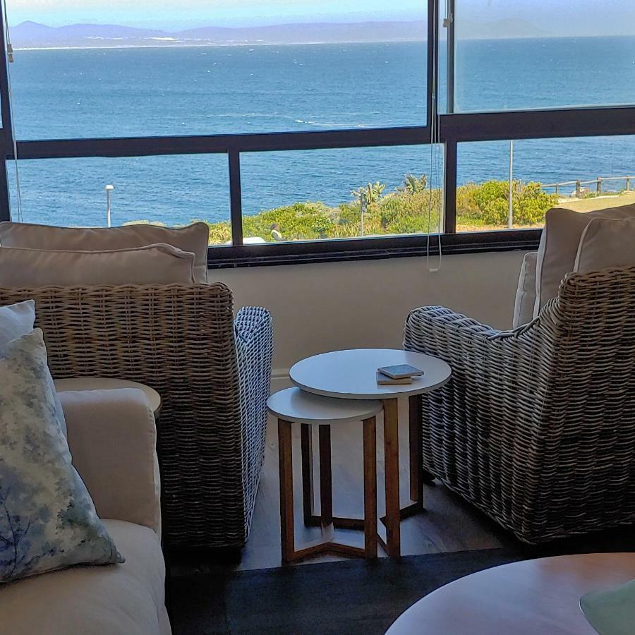 The Sun, Whales & Waves - Seafront Apartment Херманус Экстерьер фото